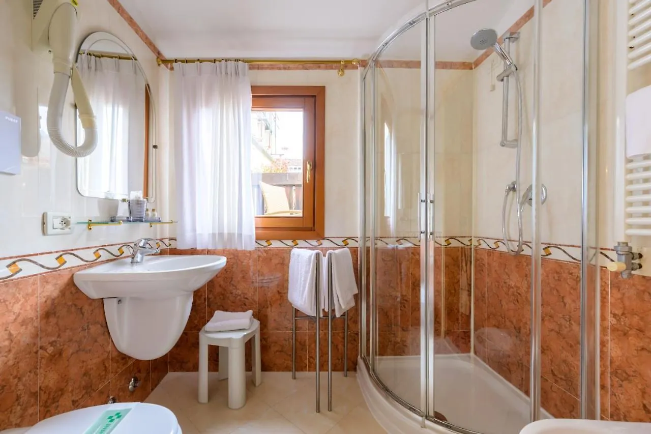 Locanda Al Leon Венеция