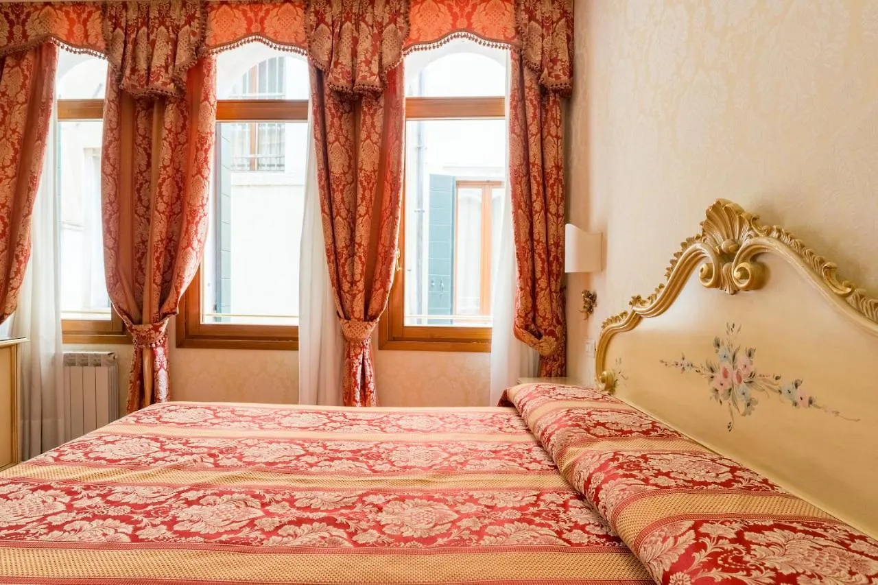 Locanda Al Leon Венеция Италия