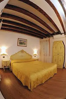 Locanda Al Leon Венеция Италия