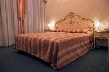 Locanda Al Leon Венеция Отель типа 