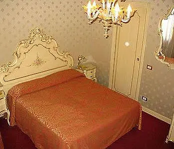 Locanda Al Leon Венеция 3*,