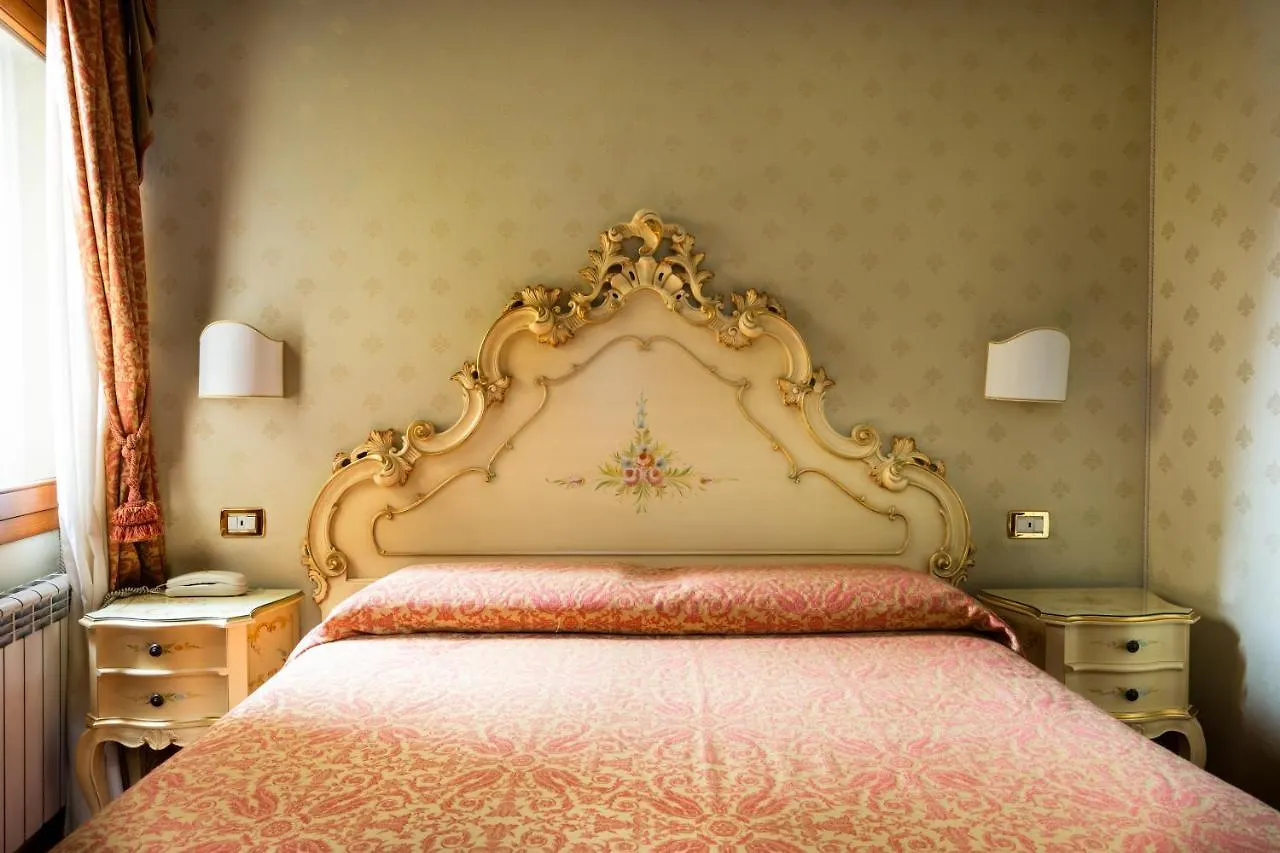 Locanda Al Leon Venice Bed & Breakfast