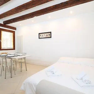 https://brand-new-modern-biennale-giardini-apartment-up-to-4.hotelinveneto.com