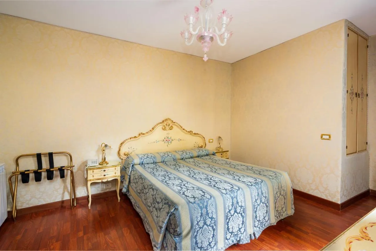 Locanda Al Leon Venecia 3*,  Italia