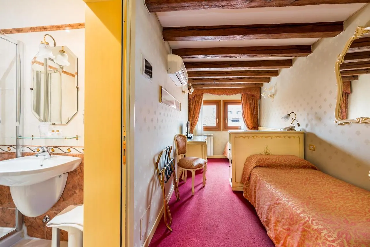Locanda Al Leon Venecia Bed and breakfast
