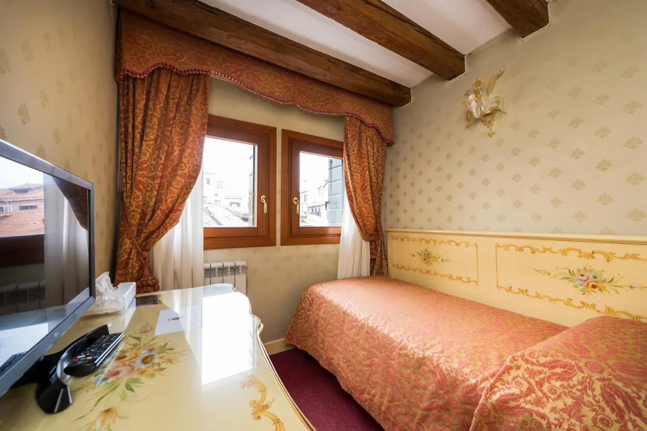 Locanda Al Leon Venecia Bed and breakfast
