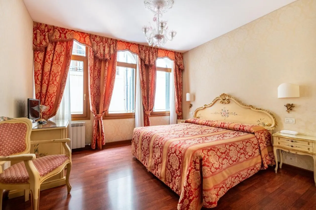 Locanda Al Leon Venecia 3*,